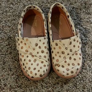 Gold little girl toms